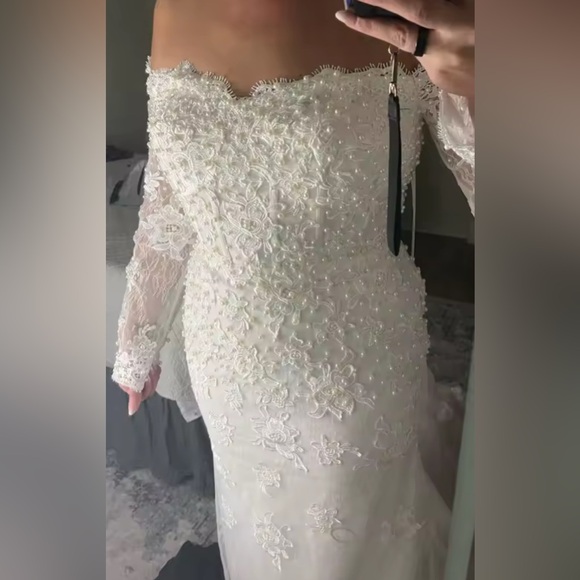 NEW $1800 Elezena Luxe White Lace Off-Shoulder Gown - Picture 3 of 6